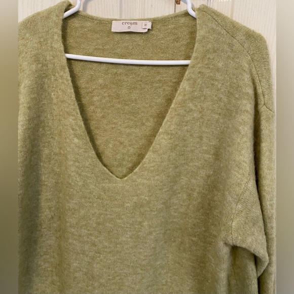 Cream Light Sage Green V-Neck Pullover - Picture 10 of 13
